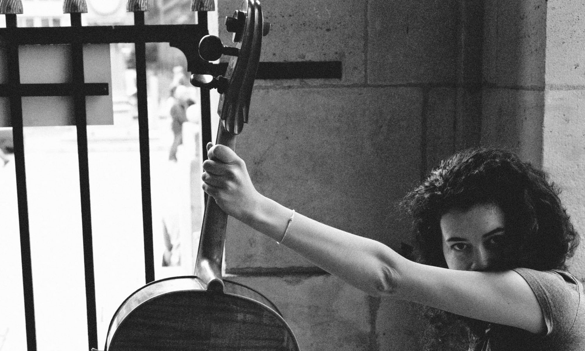 eïleen chanteuse violoncelle bordeaux